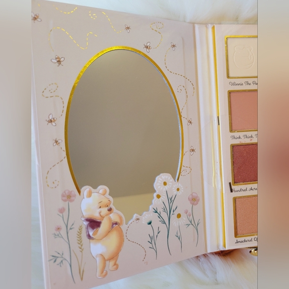 💕💕WINNIE-THE-POOH EYESHADOW PALETTE AND COSMETIC SPONGES💕💕 - Picture 5 of 11